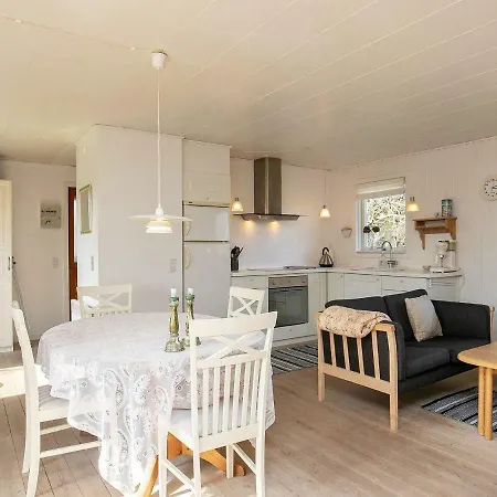 Nyaraló Two-bedroom Holiday In 4 *